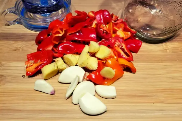 Preparing hot peppers for fermentation