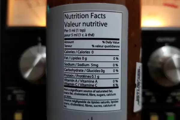 The nutritional label on a bottle of Meow That's Hot Lynx Lava