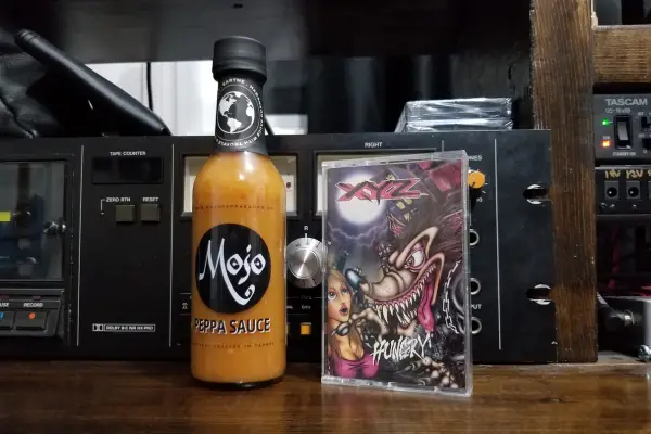 A bottle of Earthe hot sauce made by Mojo Peppa Sauce