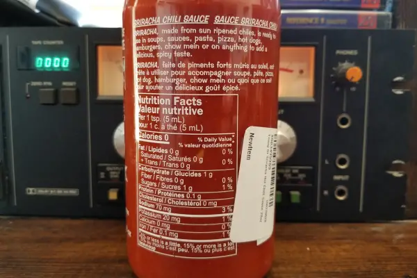 The nutritional label on a bottle of Huy Fong Sriracha.